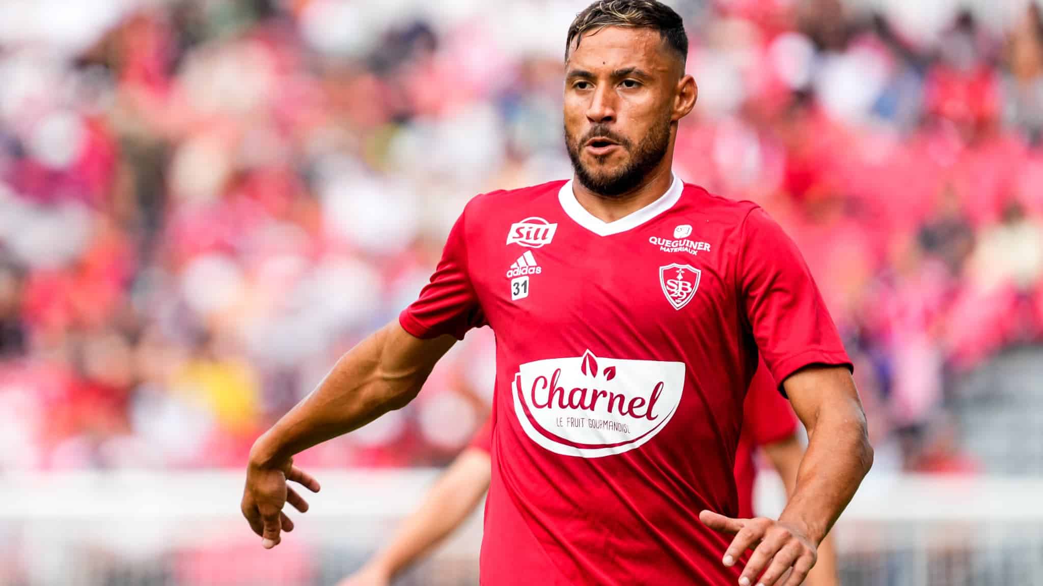 Football : le Stade brestois résilie le contrat de Youcef Belaïli