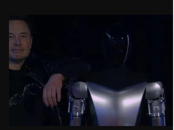 Tesla : Elon Musk dévoile deux prototypes du robot humanoïde révolutionaire Optimus (vidéo)