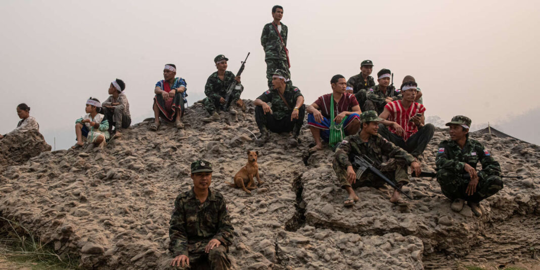 Birmanie : Un Poste-frontière Stratégique aux Mains des Insurgés Birmanie : Un Poste-frontière Stratégique aux Mains des Insurgés