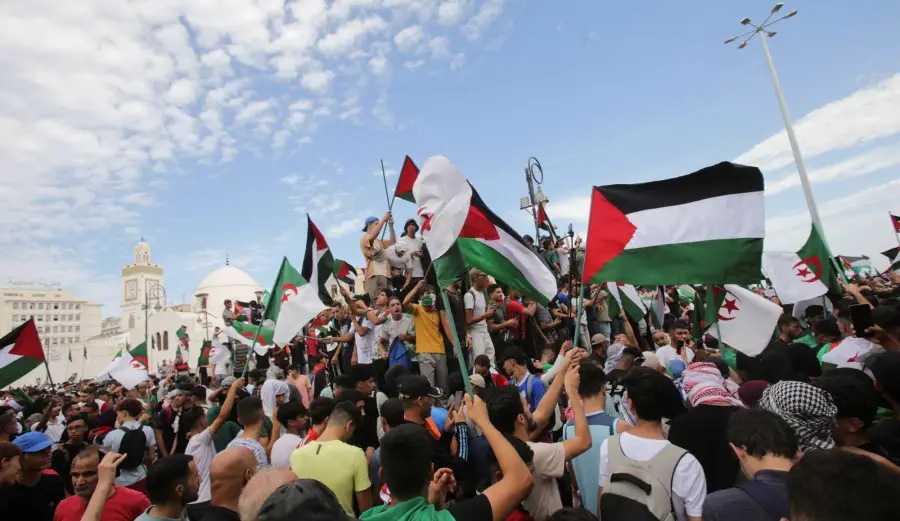 Solidarité en Action L'Algérie Lance des Navires de Secours pour Briser le Siège de Gaza Solidarité en Action : L'Algérie Lance des Navires de Secours pour Briser le Siège de Gaza