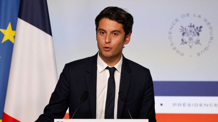 FRANCE-POLITICS-GOVERNMENT-CABINET Gabriel Attal appelle à dénoncer l’accord franco-algérien de 1968 : une attaque risquée qui pourrait se retourner contre la France