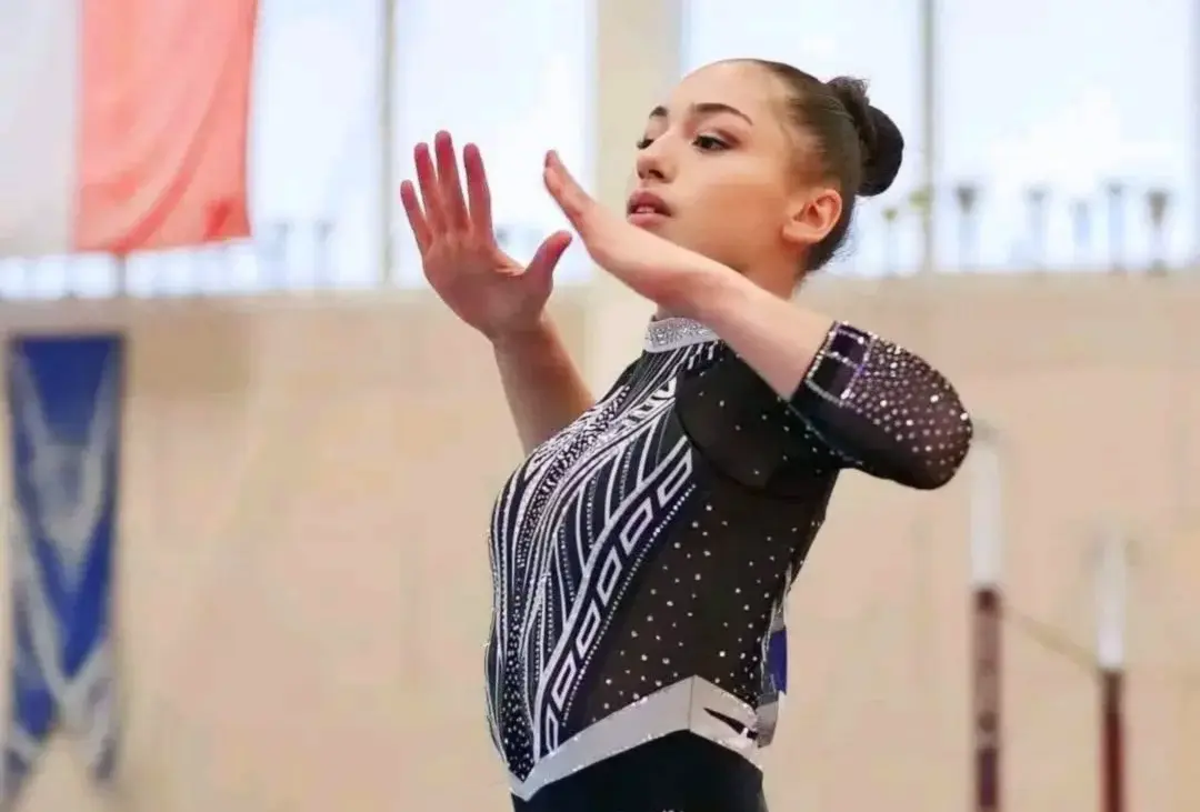 Kaylia Nemour en finale des barres asymétriques à Bakou : signe de méforme ou simple aléa ?