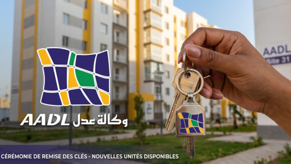 Main tenant une carte Edahabia devant un écran affichant le portail de paiement AADL 3 sur aadl.dz