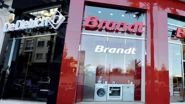 Entrée de l'usine Brandt de Saint-Jean-de-la-Ruelle, site industriel liquidé en décembre 2025 après le retrait du groupe algérien Cevital