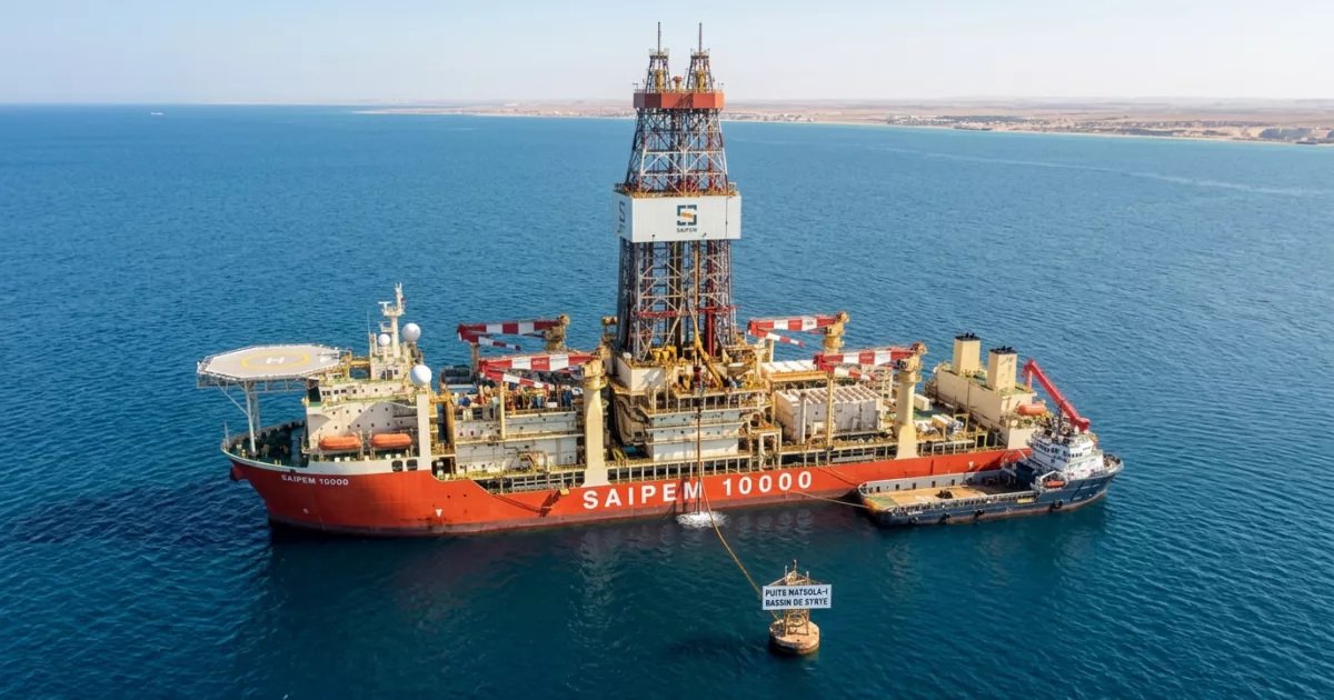 La plateforme semi-submersible Saipem 10000 en opération au-dessus du puits Matsola-1, bassin de Syrte, Libye, janvier-avril 2026.