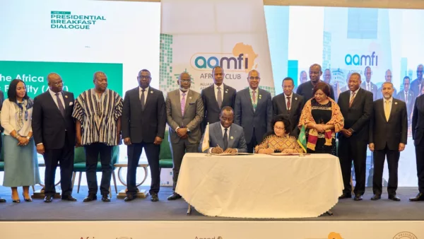 Fola Fagbule, Directeur adjoint de l'AFC, lors du Sommet Africa We Build 2026 à Nairobi, présentant la stratégie de mobilisation du capital africain pour le financement des infrastructures