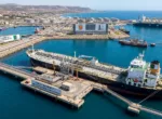 Vue aérienne du terminal pétrolier d'Arzew en Algérie avec tanker en chargement de Sahara Blend, avril 2026