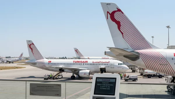 Comptoirs d'enregistrement Tunisair à l'aéroport Tunis-Carthage lors de la panne informatique du 14 avril 2026