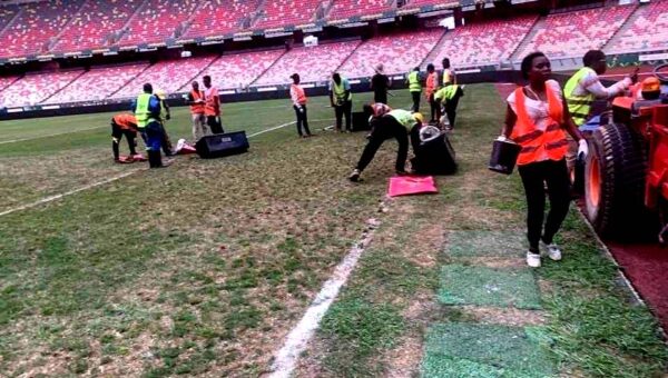 Algérie – Côte-D&rsquo;Ivoire / le match se déroulera quand même sur la pelouse délabrée du stade de Japoma