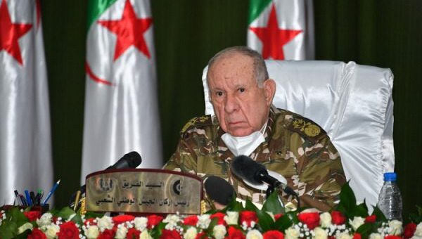 Chanegriha sympathise avec l&rsquo;équipe nationale algérienne