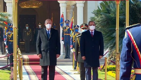 En visite au Caire / le président Tebboune se recueille sur la tombe d’ Anouar El-Sadat