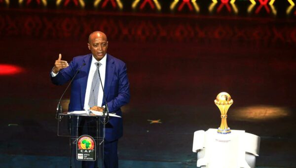 Le président de la CAF aux Algériens : « Je vous veux à la Coupe du monde au Qatar »