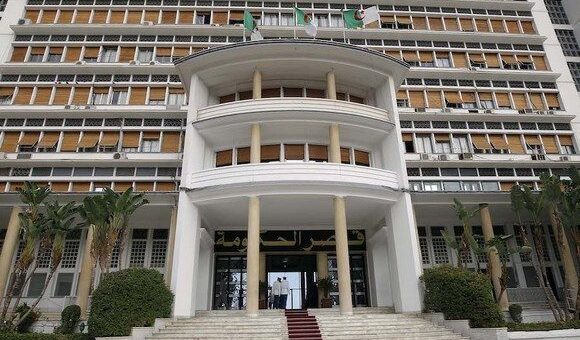 Exécutif / une réunion du gouvernement consacrée à plusieurs secteurs