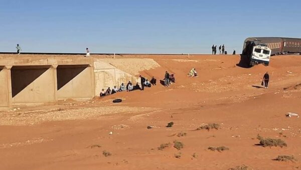 Naâma : un train à bord duquel 300 passagers déraille