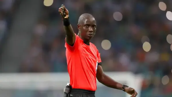 la Confédération africaine de football gagne cause Bakary Gassama et irrite les Algériens