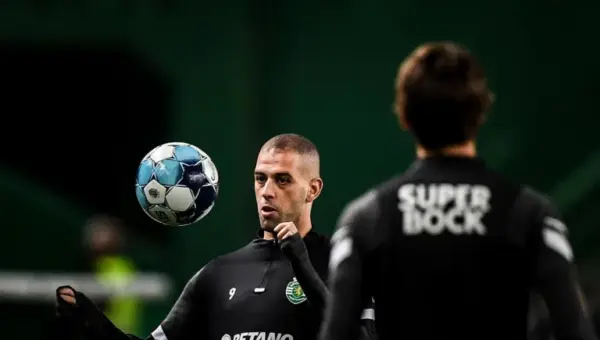 Algerie Foot: Rais Wahab Mbolhi soutient Islam Slimani