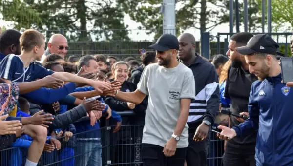 Mahrez s&rsquo;est vu refuser la réalisation de son rêve. Découvrez l&rsquo;histoire du nouveau venu dans l&rsquo;équipe nationale avec le capitaine des « Verts »