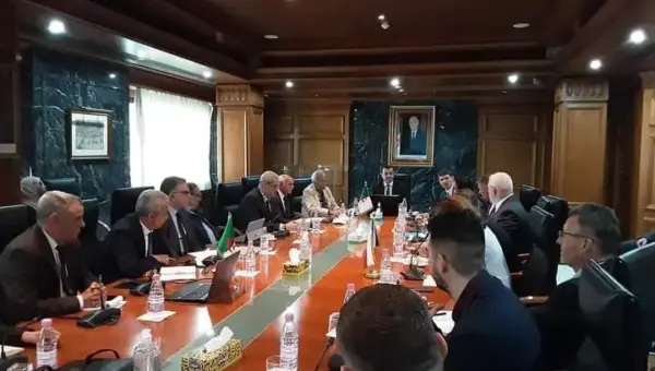 Economie: Mohamed Arkab invite les entreprises tchèques à investir en Algérie