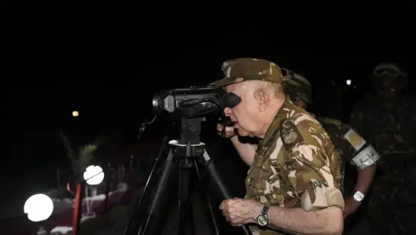 Defance: Said Chengriha supervise un exercice tactique de nuit dans la 5eme Region militaire
