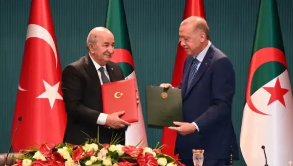 Tebboune invite les hommes d’affaires turcs à investir dans l’agriculture en Algérie