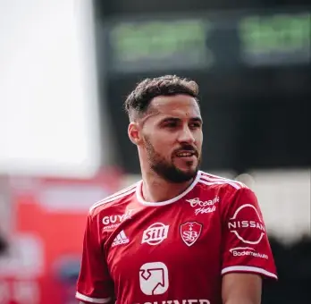 Vidéo: Youcef Belaili marque un magnifique but contre Monaco