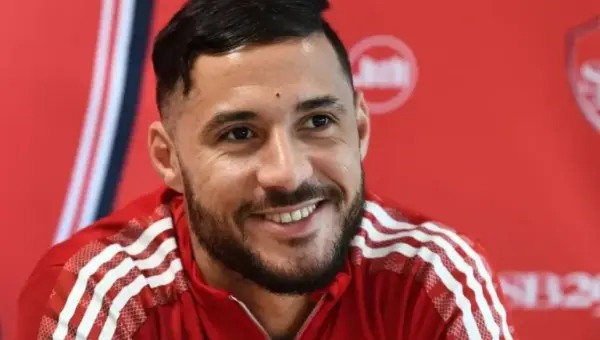 Dans la vidéo, Youcef Belaïli termine sa saison en France par un but face à Bordeaux