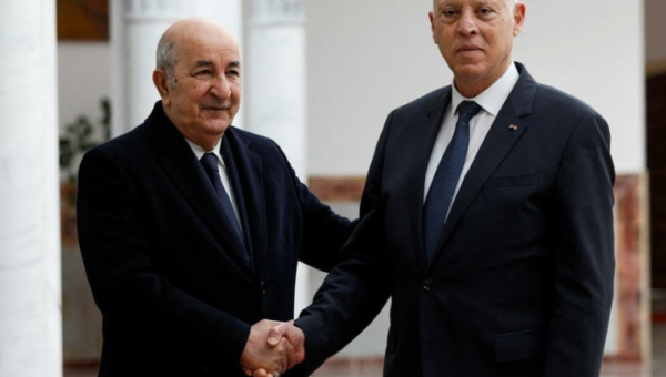 Un ancien ambassadeur tunisien explique ce que Tebboune voulait dire lorsqu&rsquo;il parlait de la démocratie en Tunisie