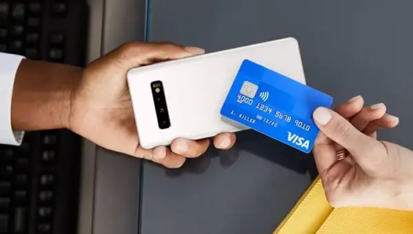 Algerie Poste:  des cartes sans contact pour retirer bientôt les salaires
