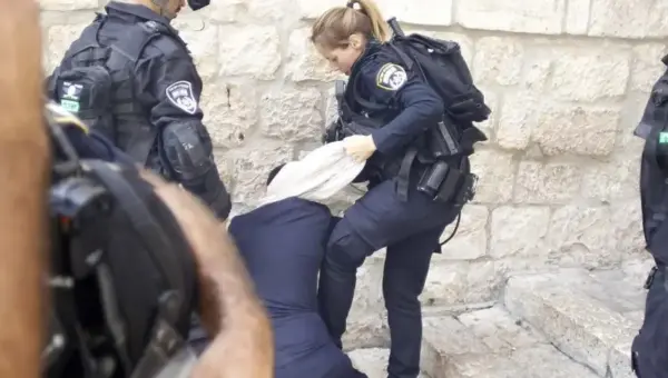 vidéo: l&rsquo;agression d&rsquo;une femme algérienne par les forces d&rsquo;occupation israéliennes