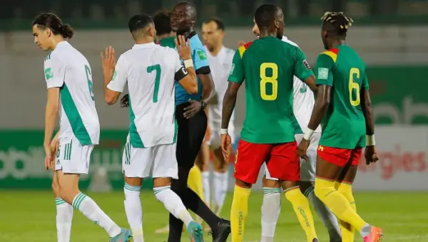 En: Le dossier du match Algérie-Cameroun est étayé par de « nouvelles preuves » qui redonnent espoir aux Algériens
