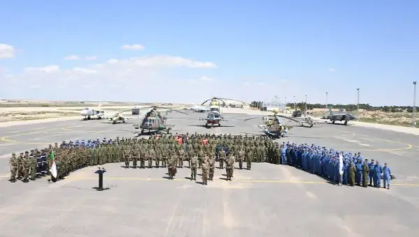 MDN: L&rsquo;armée présente un spectacle aérien avec des avions modernes