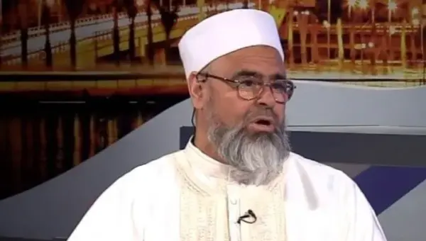Vidéo: est-il permis de faire un crédit pour le Hajj ? Cheikh Ali Aya répond.