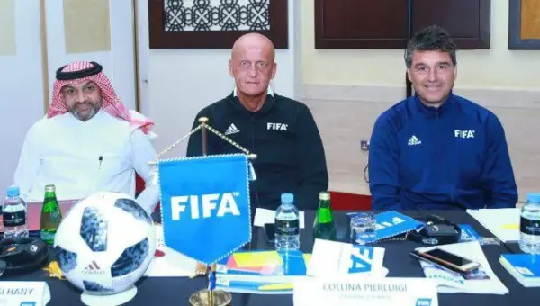 Vidéo.. Un journaliste surprend Collina avec une question sur les erreurs d&rsquo;arbitrage lors du match Algérie-Cameroun