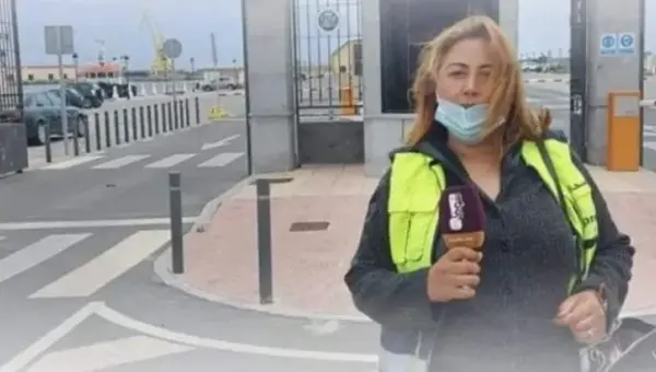 Vidéo| la chute embarrassante du controversé journaliste marocain « porteuse de bois »