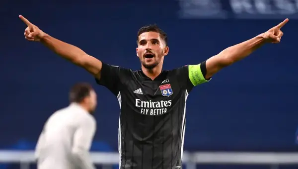 Aouar a choqué la direction lyonnaise une semaine après des fuites sur son entrée dans l’équipe nationale algérienne