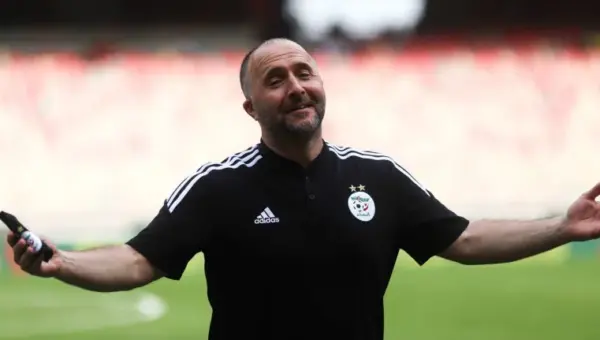 Dans la vidéo, un journaliste algérien appelle Belmadi d&rsquo;arrêter ses farces