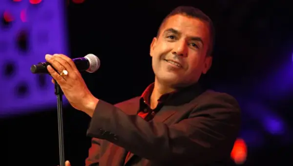 Cheb Mami participe à la cérémonie de clôture des Jeux Méditerranéens 2022 Oran