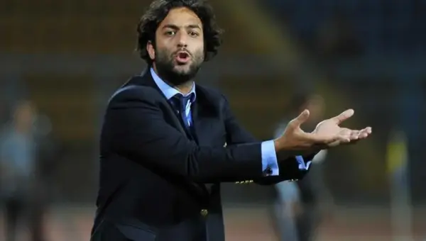 Dans la vidéo.. L&rsquo;ancien joueur de l&rsquo;équipe nationale égyptienne Hossam Mido envoie un message au public algérien