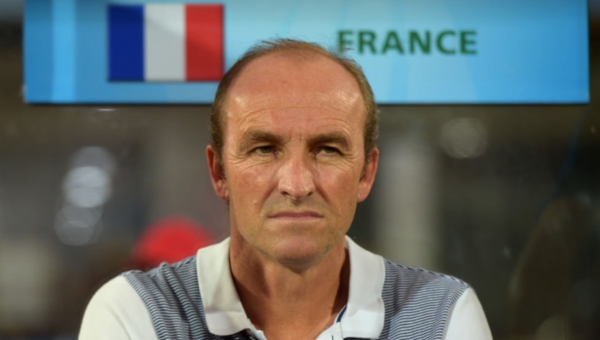 Dans la vidéo.. L&rsquo;entraîneur de l&rsquo;équipe de France U18 avoue que la France a perdu quelque chose qui le fascinait en Algérie