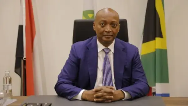 La CAF dévoile la date d&rsquo;arrivée du président Motsebi en Algérie