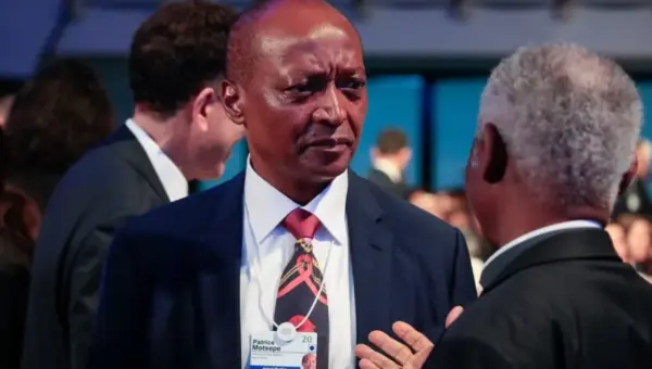 Le président de la CAF Motsebe s’exprime pour la première fois sur le match Algérie-Cameroun