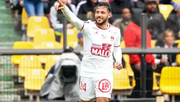 Regardez.. Le but de Youcef Belaili contre Angers sco