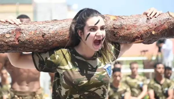 En images: Les femmes des forces spéciales algériennes font le buzz avec une allure distinguée