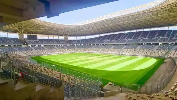 Vidéo: La révélation de la date de livraison du stade de Baraki