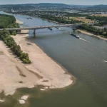 Le Rhin en Allemagne est tombé à cause de la sécheresse