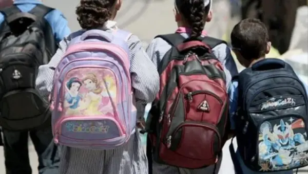 Le ministère de l&rsquo;Éducation annonce de nouvelles mesures pour réduire le cartable scolaire