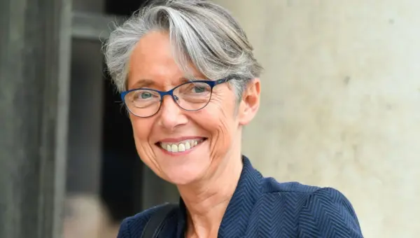 Le Premier ministre français est en visite importante en Algérie… « La jeunesse et le gaz » sont les dossiers de discussion les plus importants.