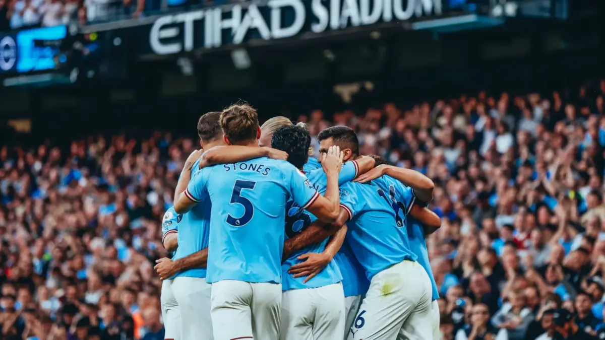 Vidéo: Mahrez contribue à une large victoire pour Manchester City