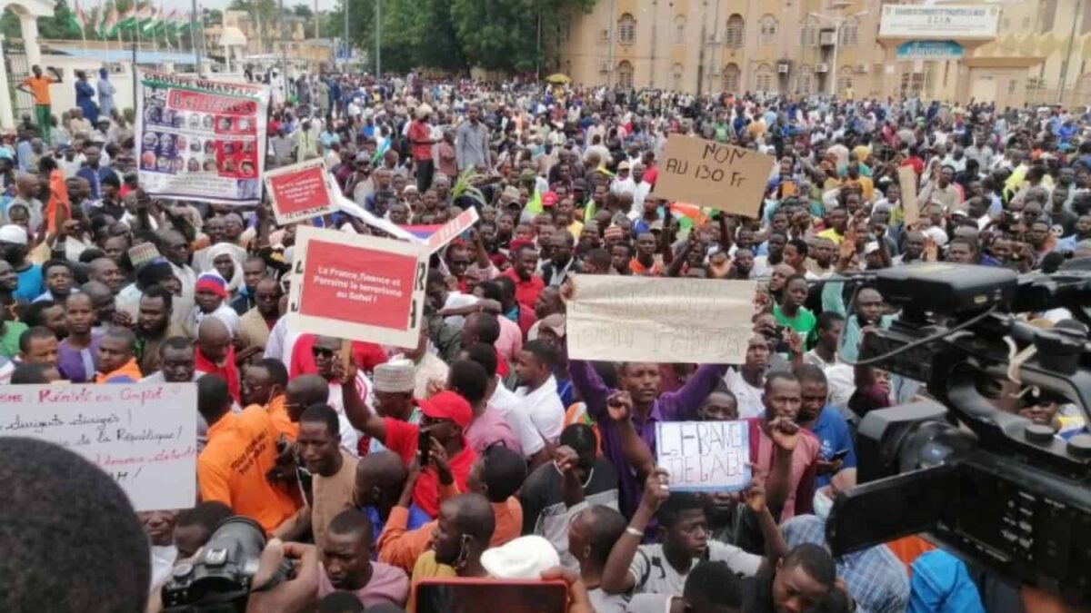 Niger : des manifestations massives réclamant le départ des forces militaires françaises