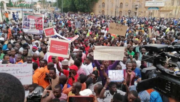 Niger : des manifestations massives réclamant le départ des forces militaires françaises